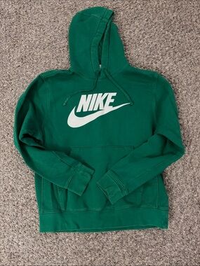 Men’s Nike sweatshirt